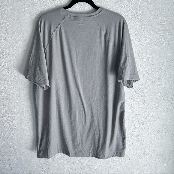 Rhone Reign Short Sleeve Tee Soft Sweat-Wicking NWT Heather Gray - Picture 6 of 7